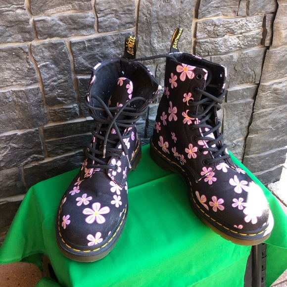 🌸 Dr. Marten PAGE Meadow size 8 US 🌸 nice condition! - Picture 8 of 8